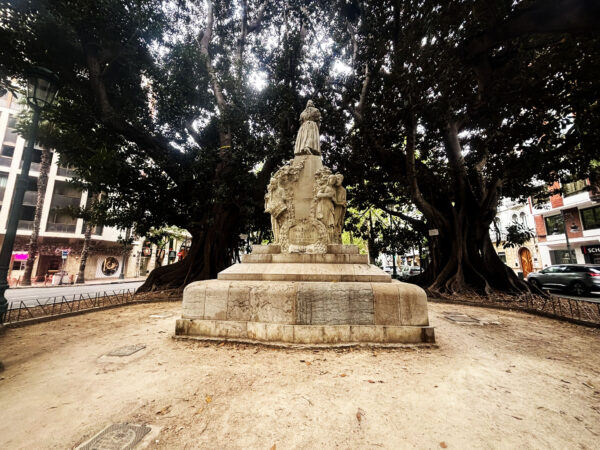 Monument al Poeta Teodor Llorente